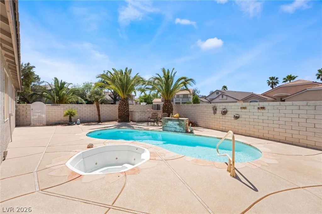 8528 Bandits Bluff, Las Vegas, NV 89143