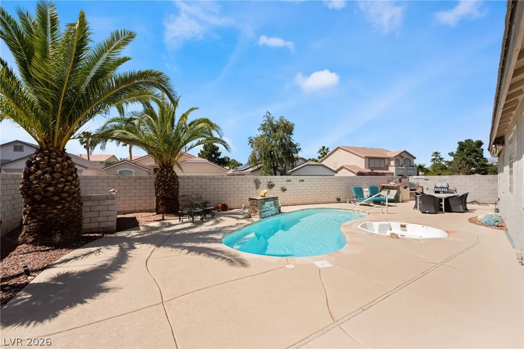 8528 Bandits Bluff, Las Vegas, NV 89143