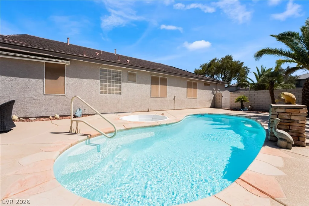 8528 Bandits Bluff, Las Vegas, NV 89143
