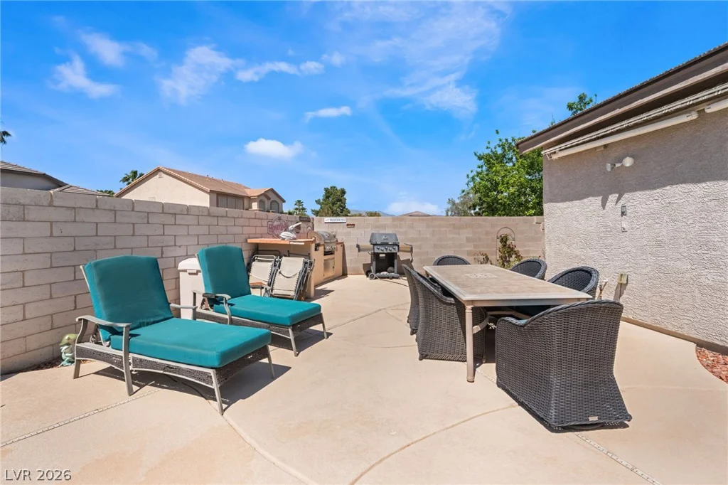 8528 Bandits Bluff, Las Vegas, NV 89143