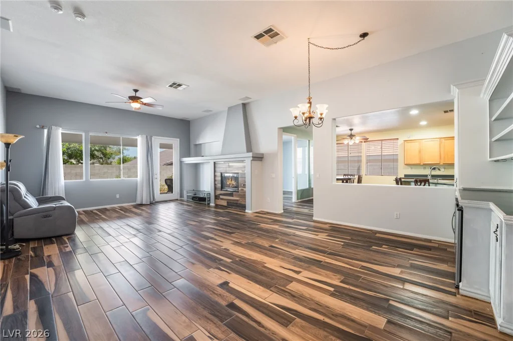 8528 Bandits Bluff, Las Vegas, NV 89143