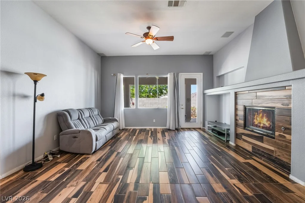 8528 Bandits Bluff, Las Vegas, NV 89143