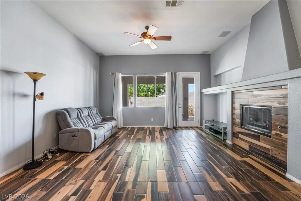8528 Bandits Bluff, Las Vegas, NV 89143