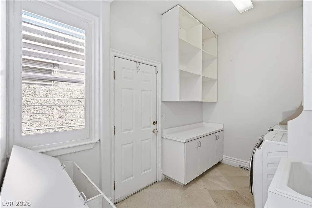 3283 Squire, Las Vegas, NV 89135