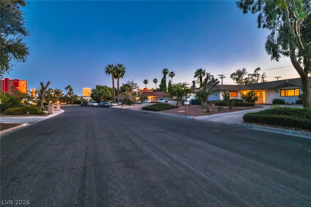 1517 Bryn Mawr, Las Vegas, NV 89102