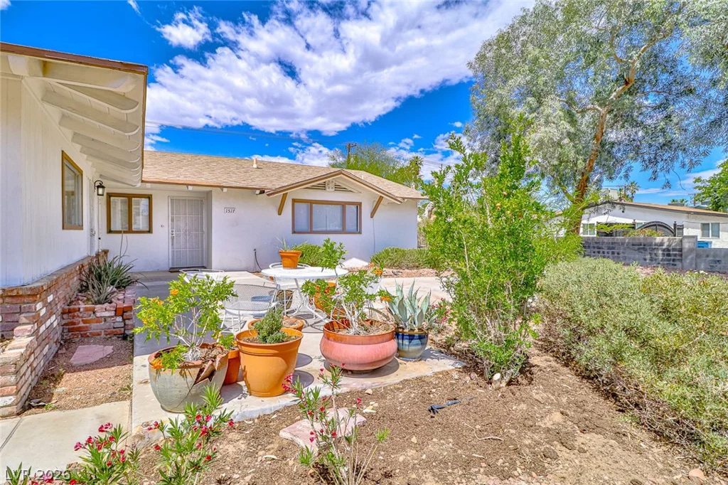 1517 Bryn Mawr, Las Vegas, NV 89102