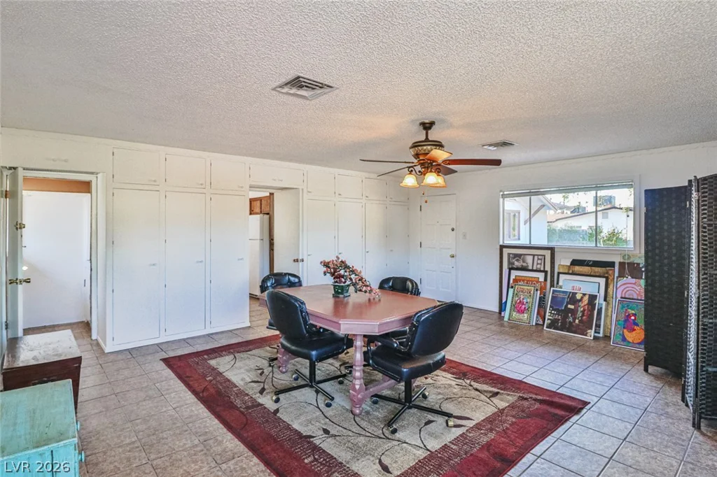 1517 Bryn Mawr, Las Vegas, NV 89102