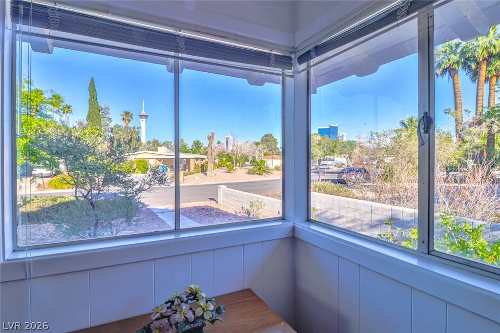 1517 Bryn Mawr, Las Vegas, NV 89102
