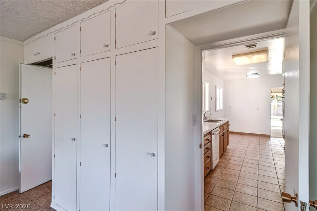 1517 Bryn Mawr, Las Vegas, NV 89102