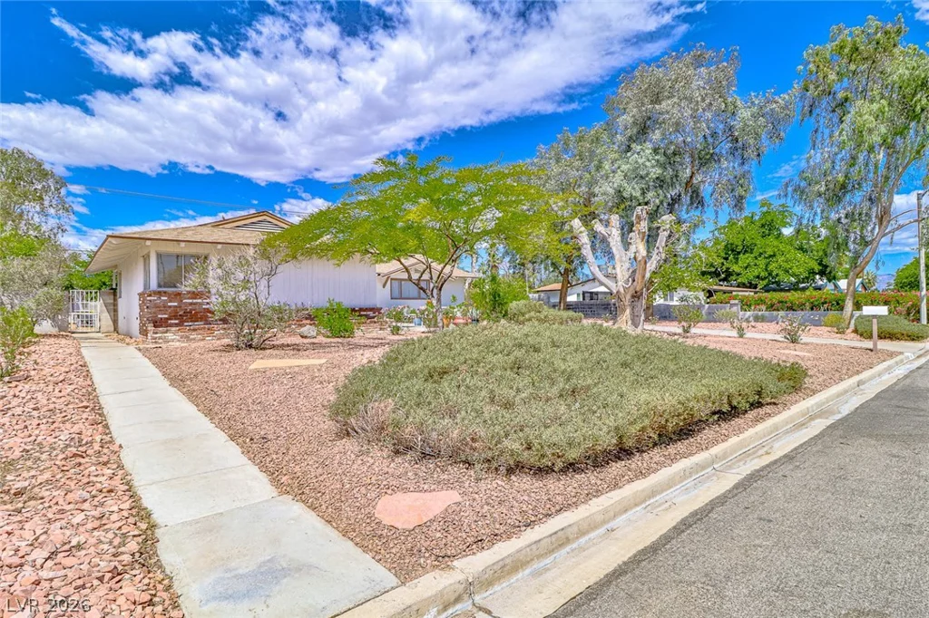 1517 Bryn Mawr, Las Vegas, NV 89102