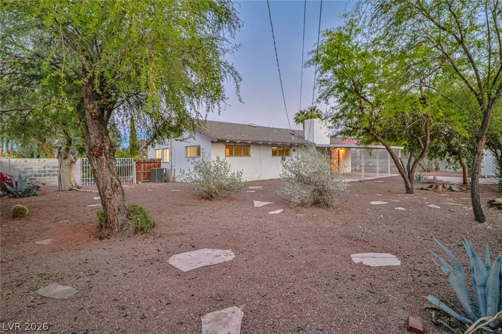1517 Bryn Mawr, Las Vegas, NV 89102