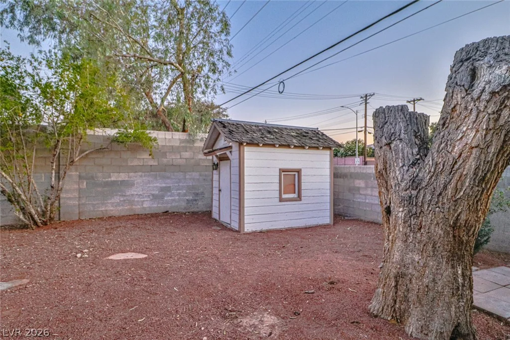 1517 Bryn Mawr, Las Vegas, NV 89102