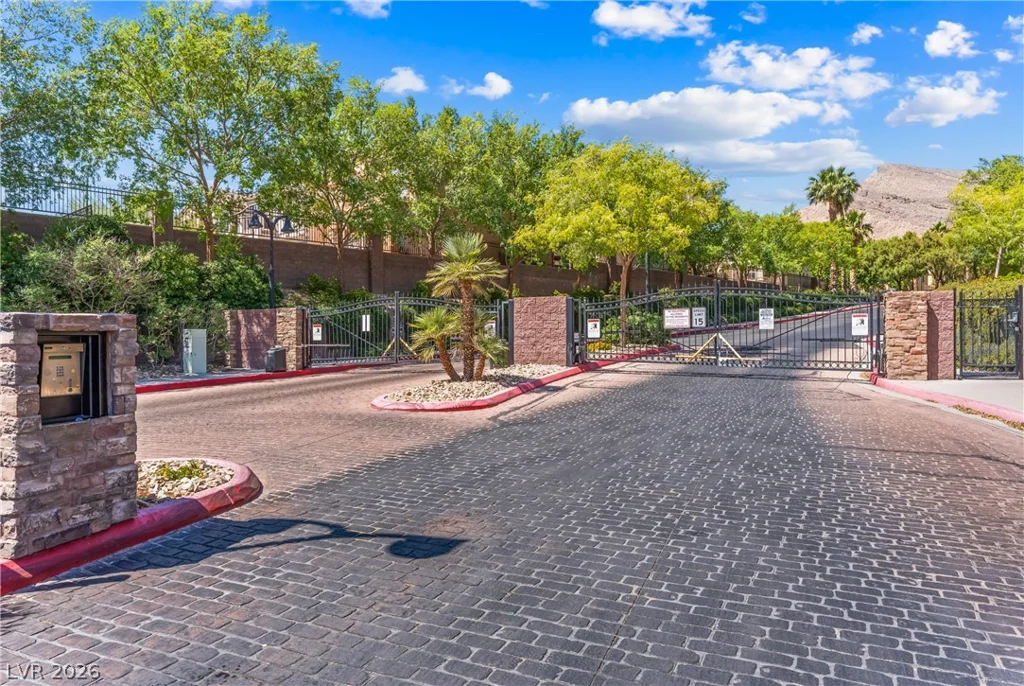 10380 Commanche Moon, Las Vegas, NV 89129