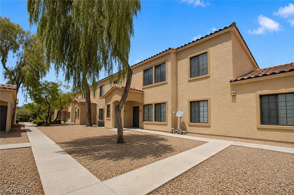 2101 Hussium Hills, Las Vegas, NV 89108