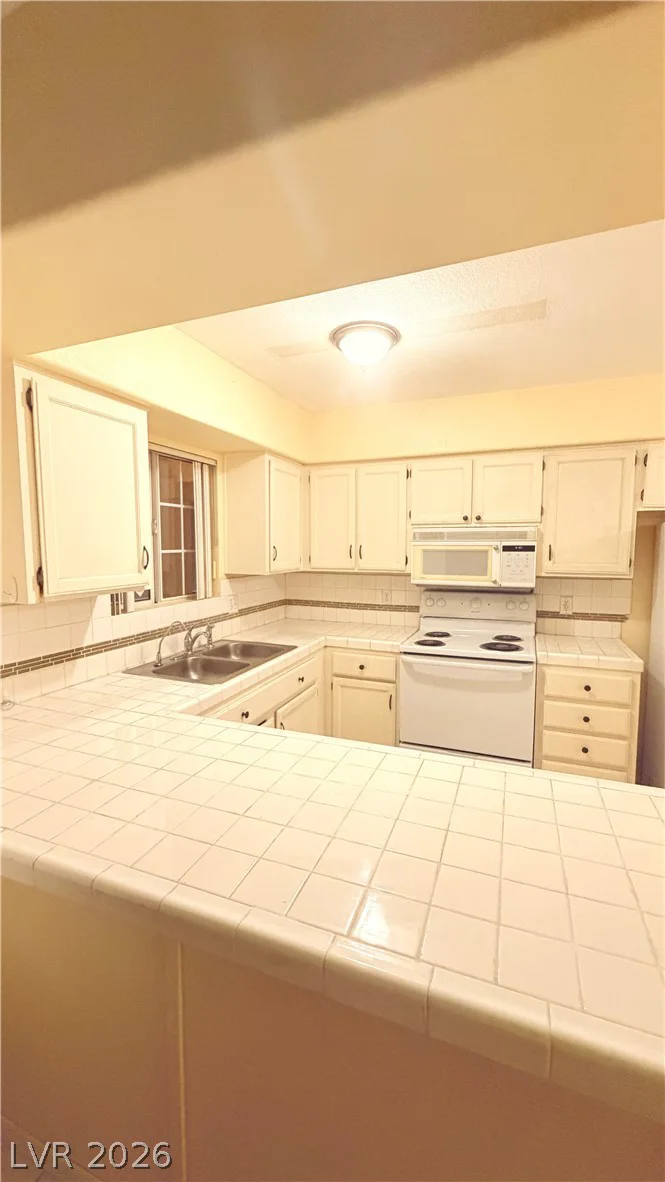 2725 Nellis, Las Vegas, NV 89121