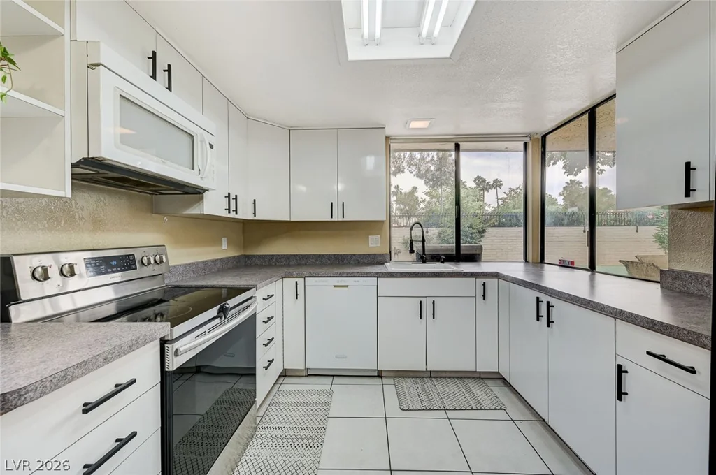 2471 Palmera, Las Vegas, NV 89121