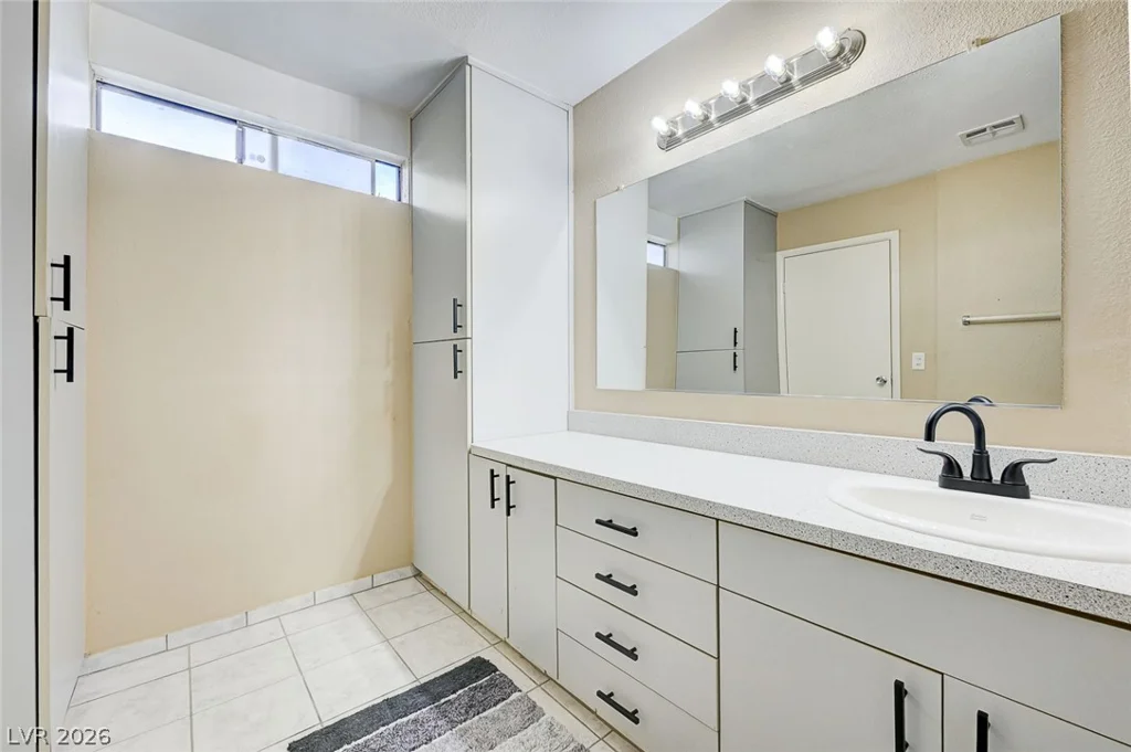 2471 Palmera, Las Vegas, NV 89121