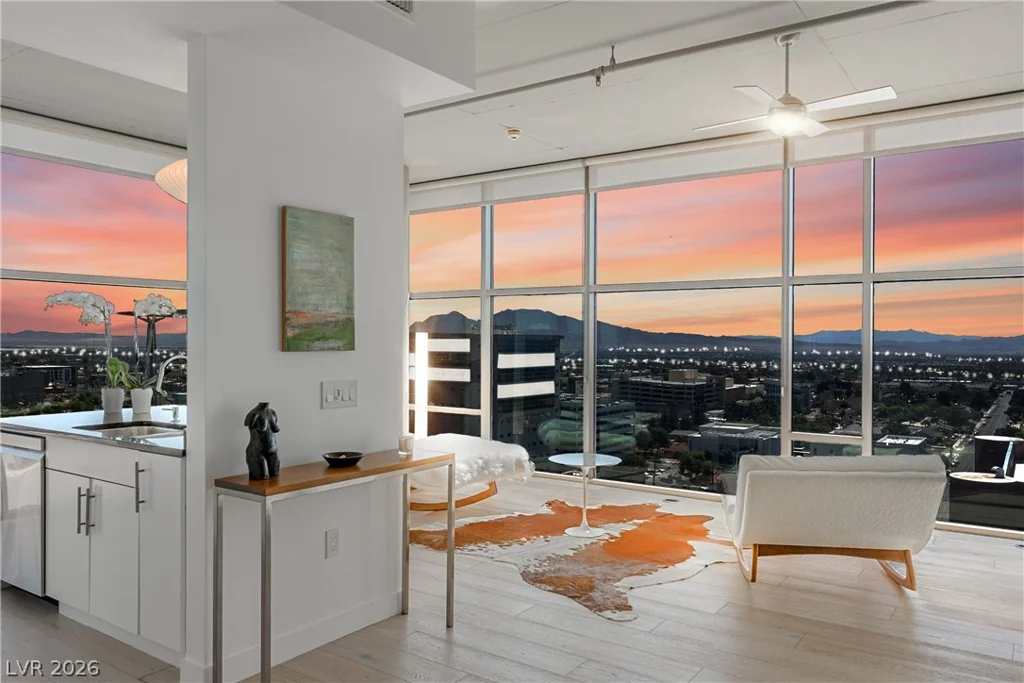 353 Bonneville, Las Vegas, NV 89101