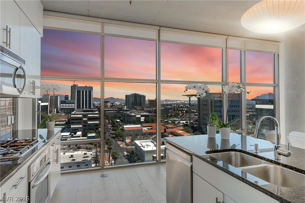 353 Bonneville, Las Vegas, NV 89101