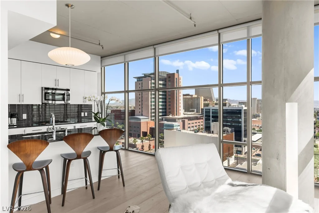 353 Bonneville, Las Vegas, NV 89101