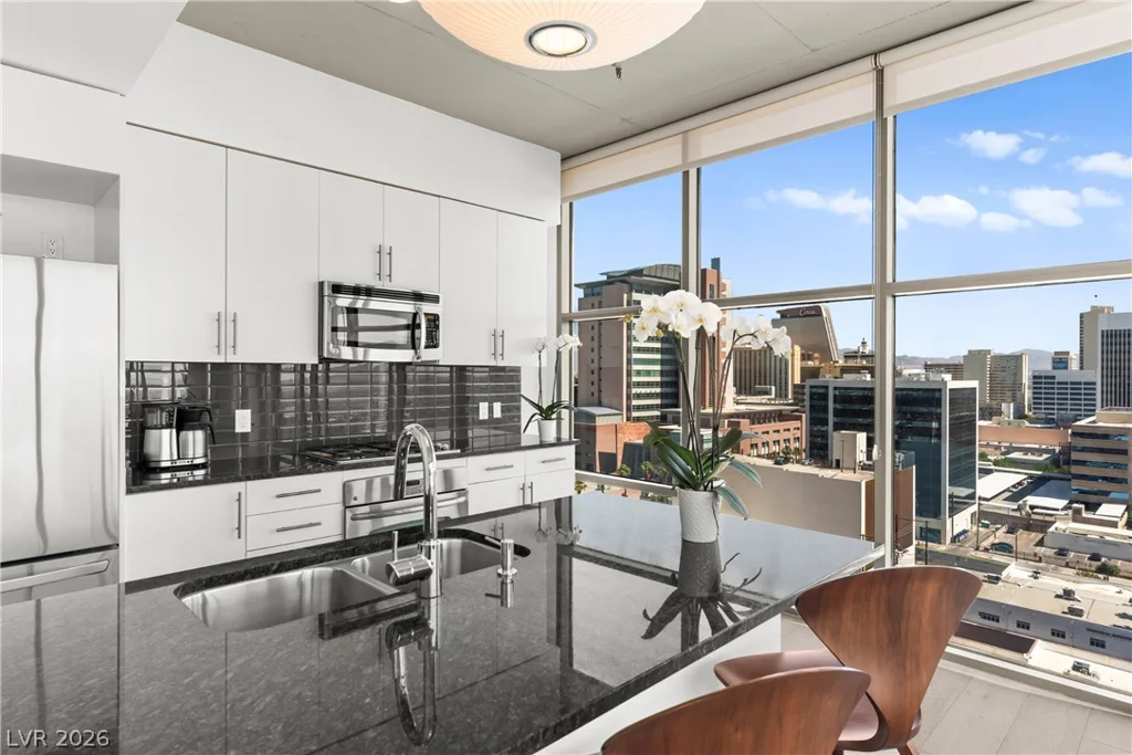353 Bonneville, Las Vegas, NV 89101