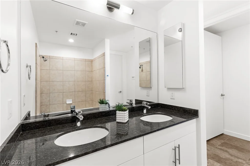 353 Bonneville, Las Vegas, NV 89101