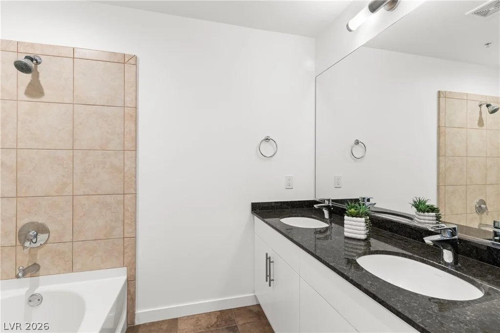 353 Bonneville, Las Vegas, NV 89101