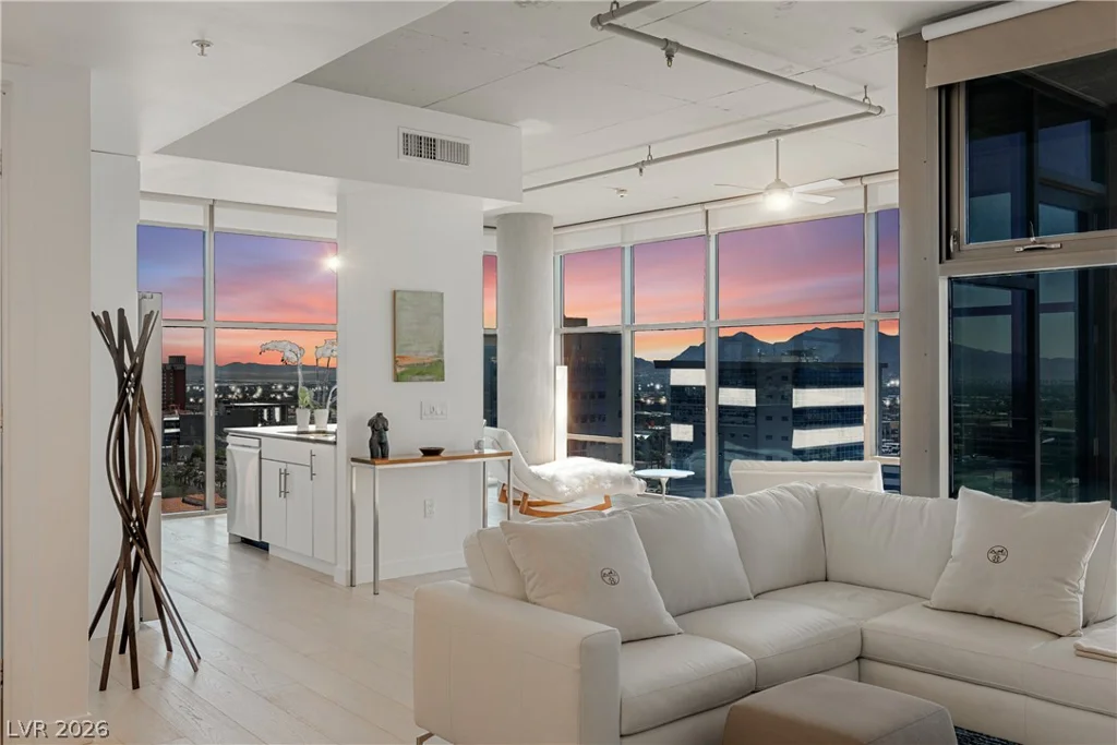 353 Bonneville, Las Vegas, NV 89101