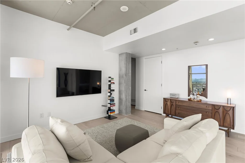 353 Bonneville, Las Vegas, NV 89101