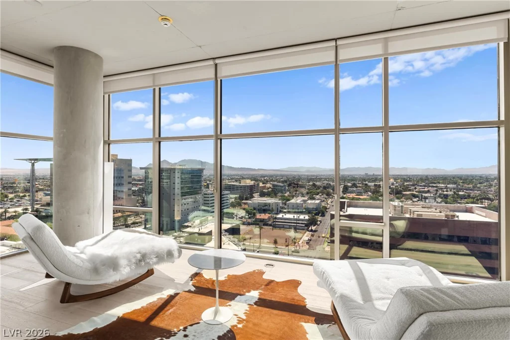 353 Bonneville, Las Vegas, NV 89101