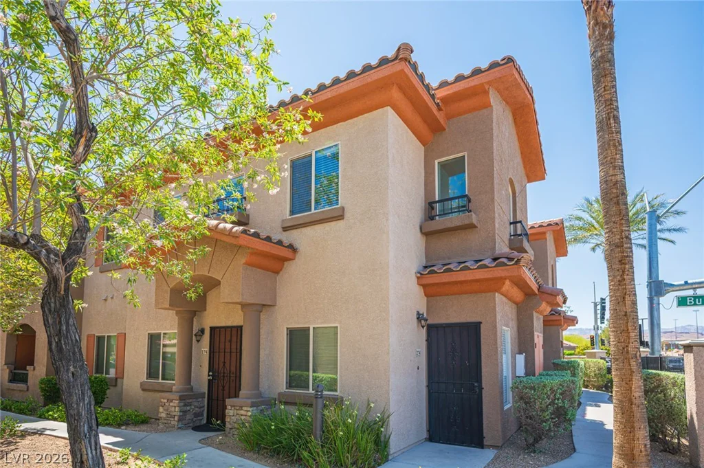 7701 Robindale, Las Vegas, NV 89113