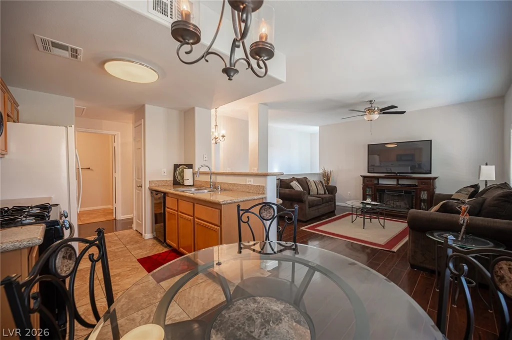 7701 Robindale, Las Vegas, NV 89113