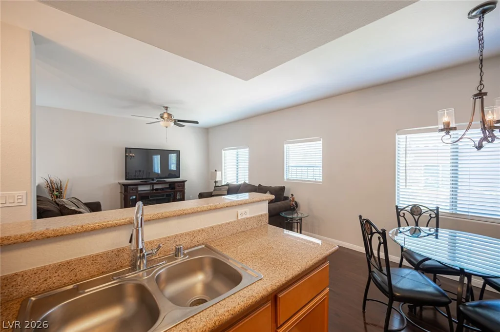 7701 Robindale, Las Vegas, NV 89113
