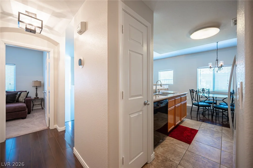 7701 Robindale, Las Vegas, NV 89113