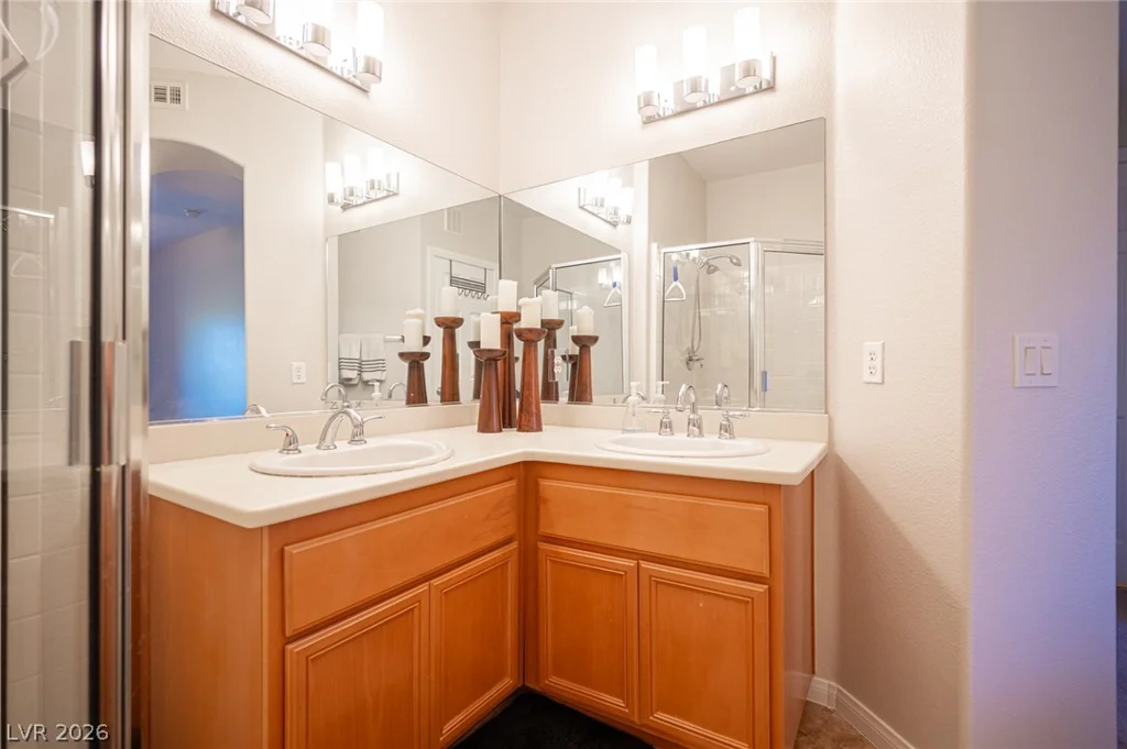 7701 Robindale, Las Vegas, NV 89113