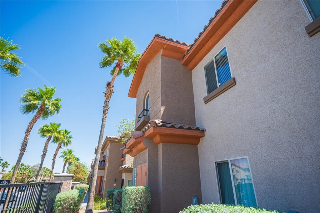 7701 Robindale, Las Vegas, NV 89113