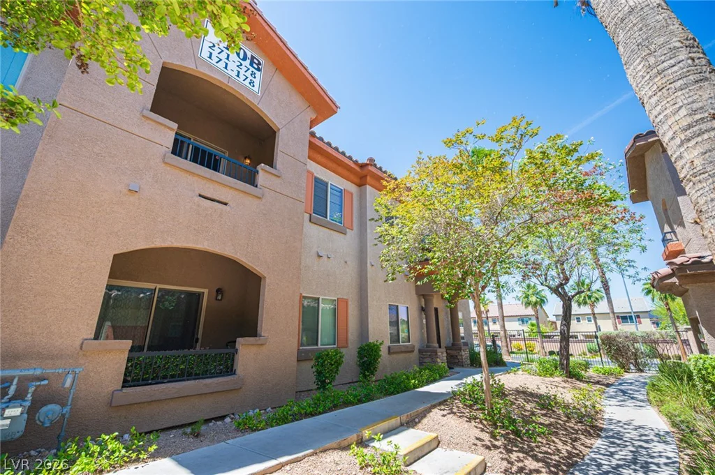 7701 Robindale, Las Vegas, NV 89113
