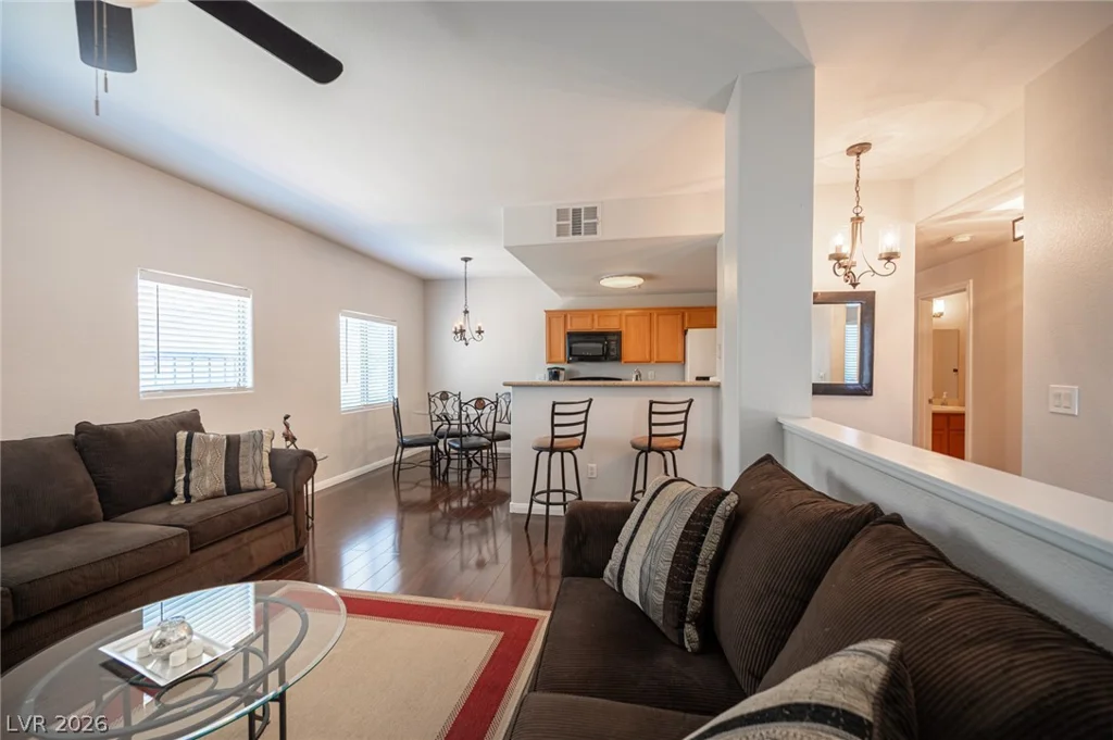 7701 Robindale, Las Vegas, NV 89113