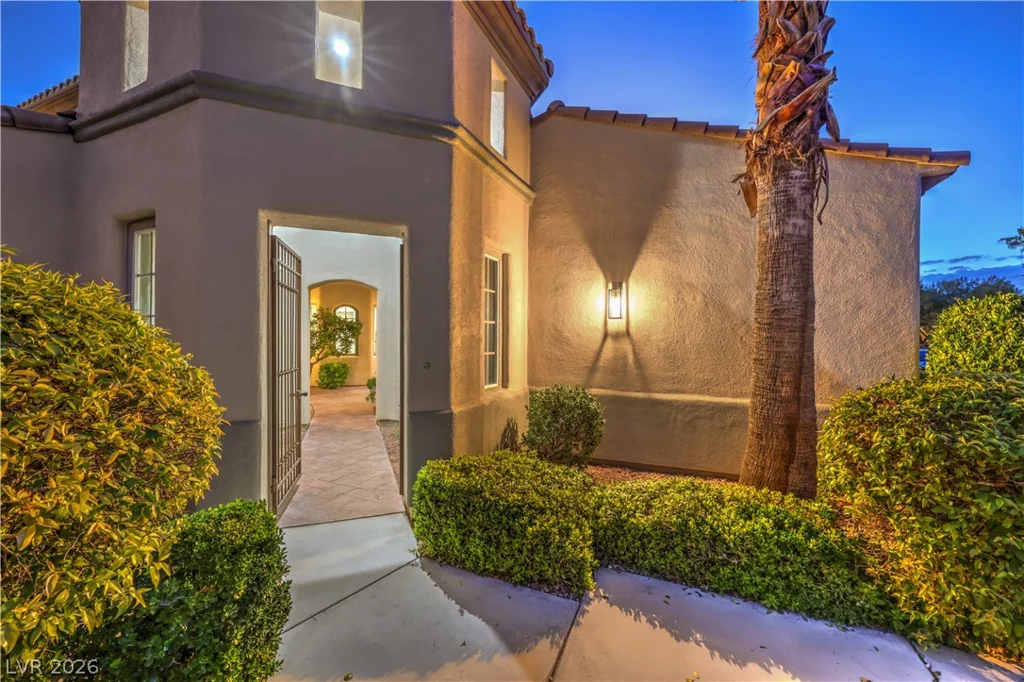 2571 Red Springs, Las Vegas, NV 89135