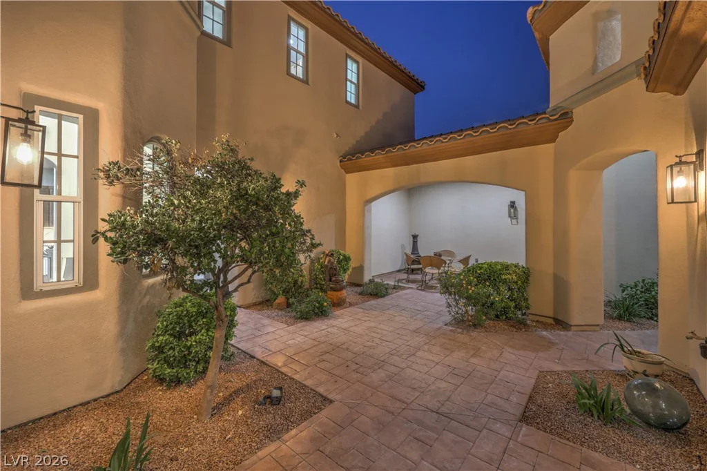 2571 Red Springs, Las Vegas, NV 89135