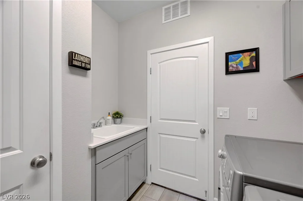 820 Riverlawn, Las Vegas, NV 89138