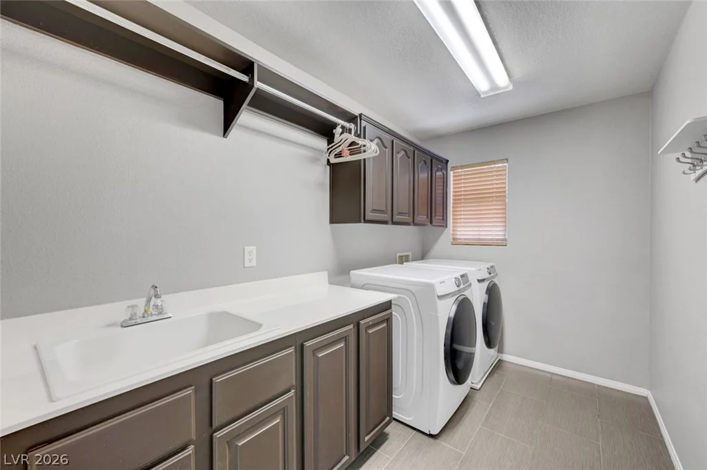 3736 Honey Crest, Las Vegas, NV 89135