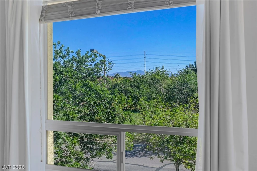 3736 Honey Crest, Las Vegas, NV 89135