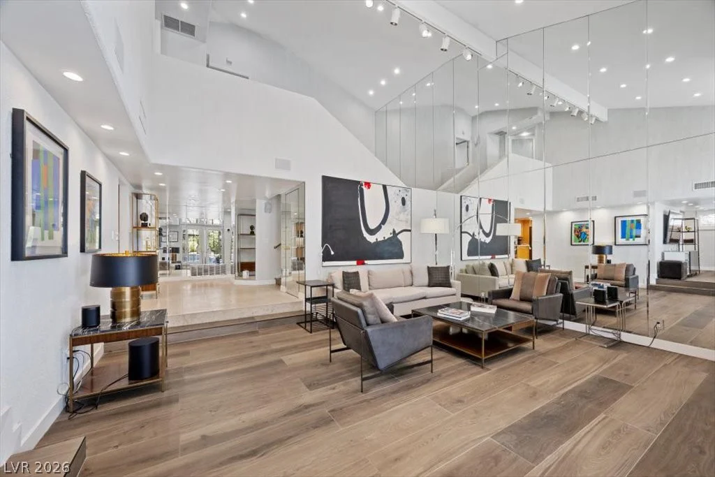 820 Pinehurst, Las Vegas, NV 89109
