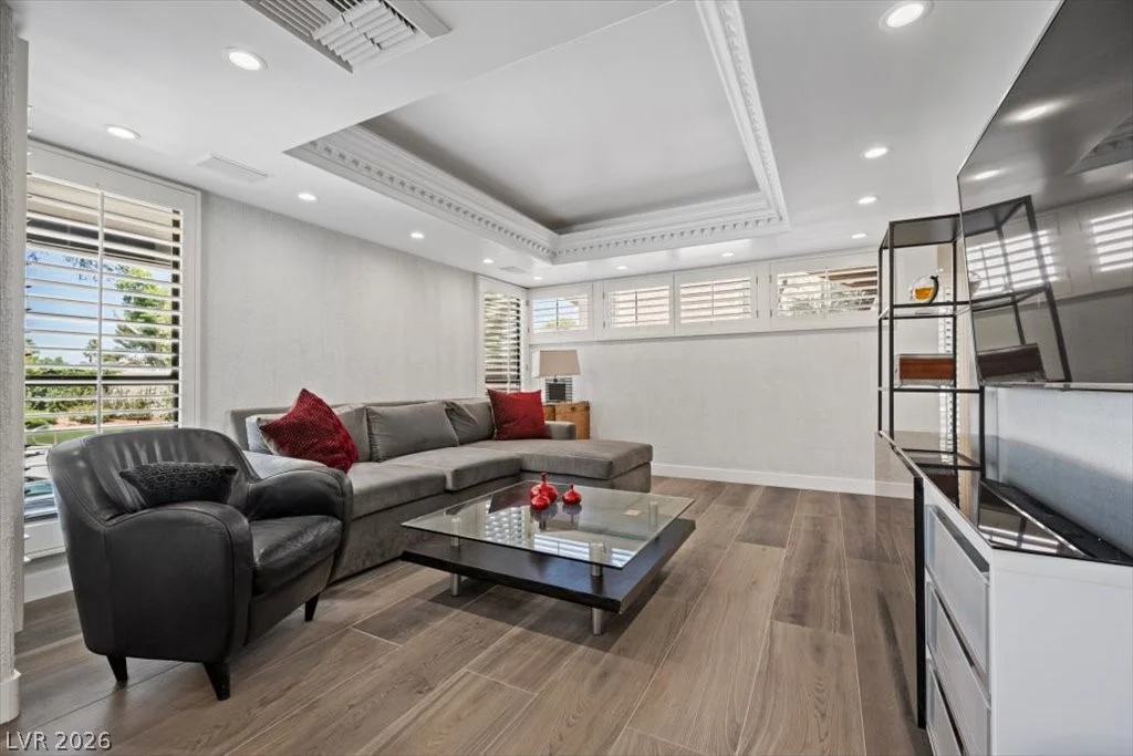 820 Pinehurst, Las Vegas, NV 89109