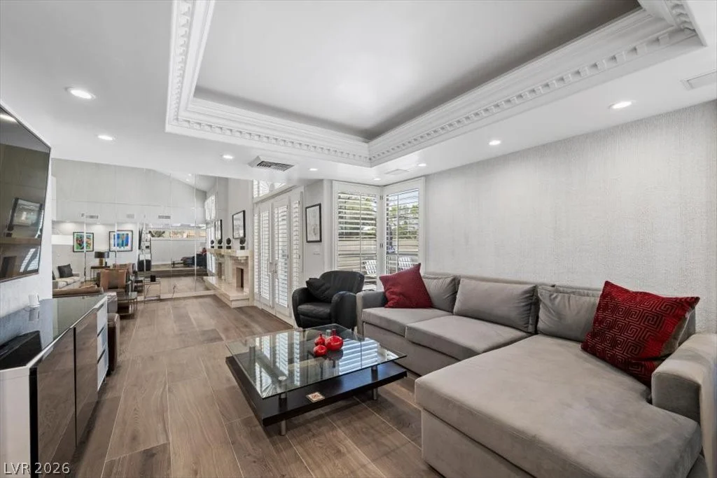 820 Pinehurst, Las Vegas, NV 89109