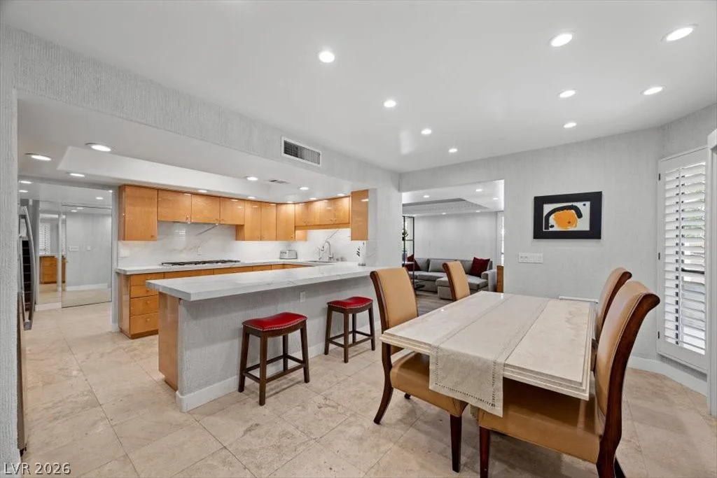 820 Pinehurst, Las Vegas, NV 89109