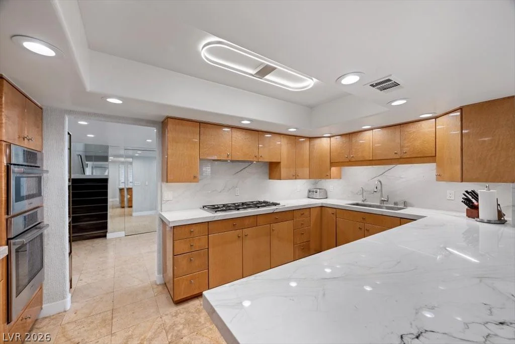 820 Pinehurst, Las Vegas, NV 89109