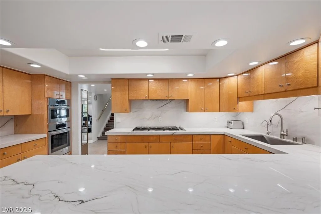 820 Pinehurst, Las Vegas, NV 89109