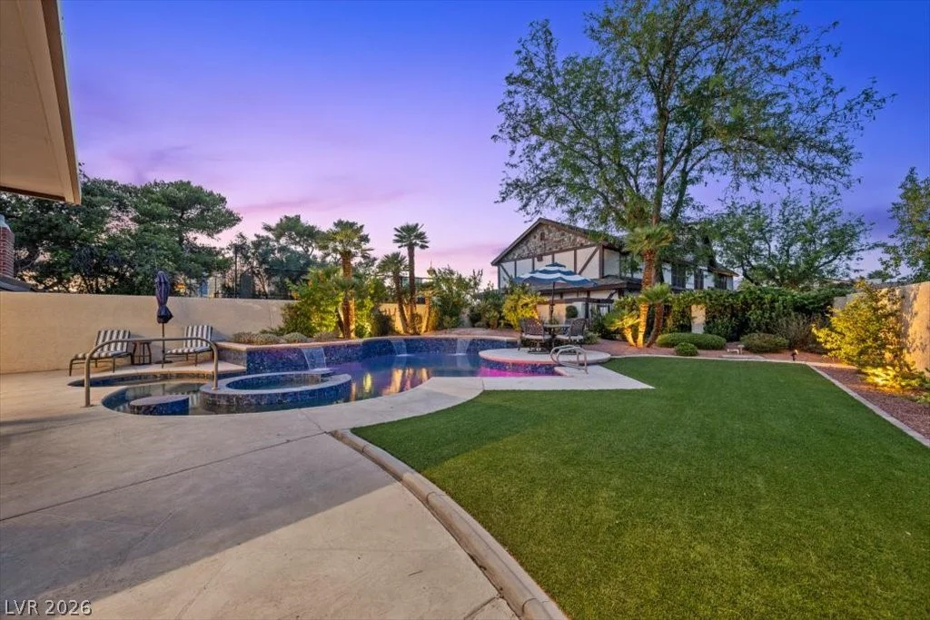 820 Pinehurst, Las Vegas, NV 89109